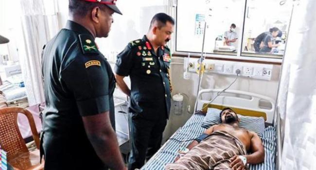 Army Commander Visits Injured Paratroopers